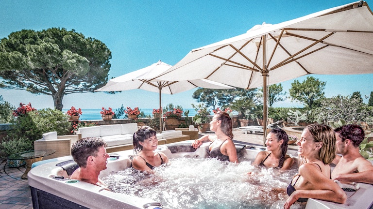 Как использовать меньше хлора в бассейне