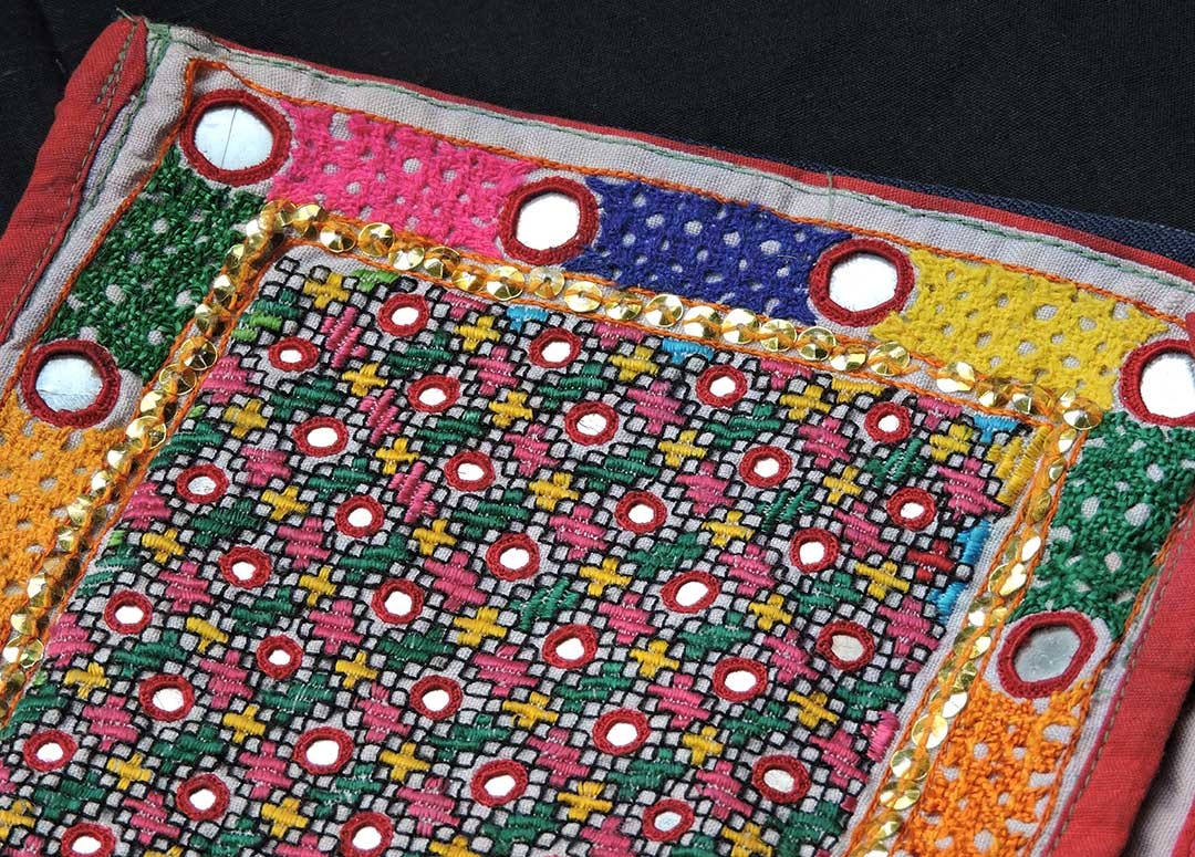 Detail-dowry-bag