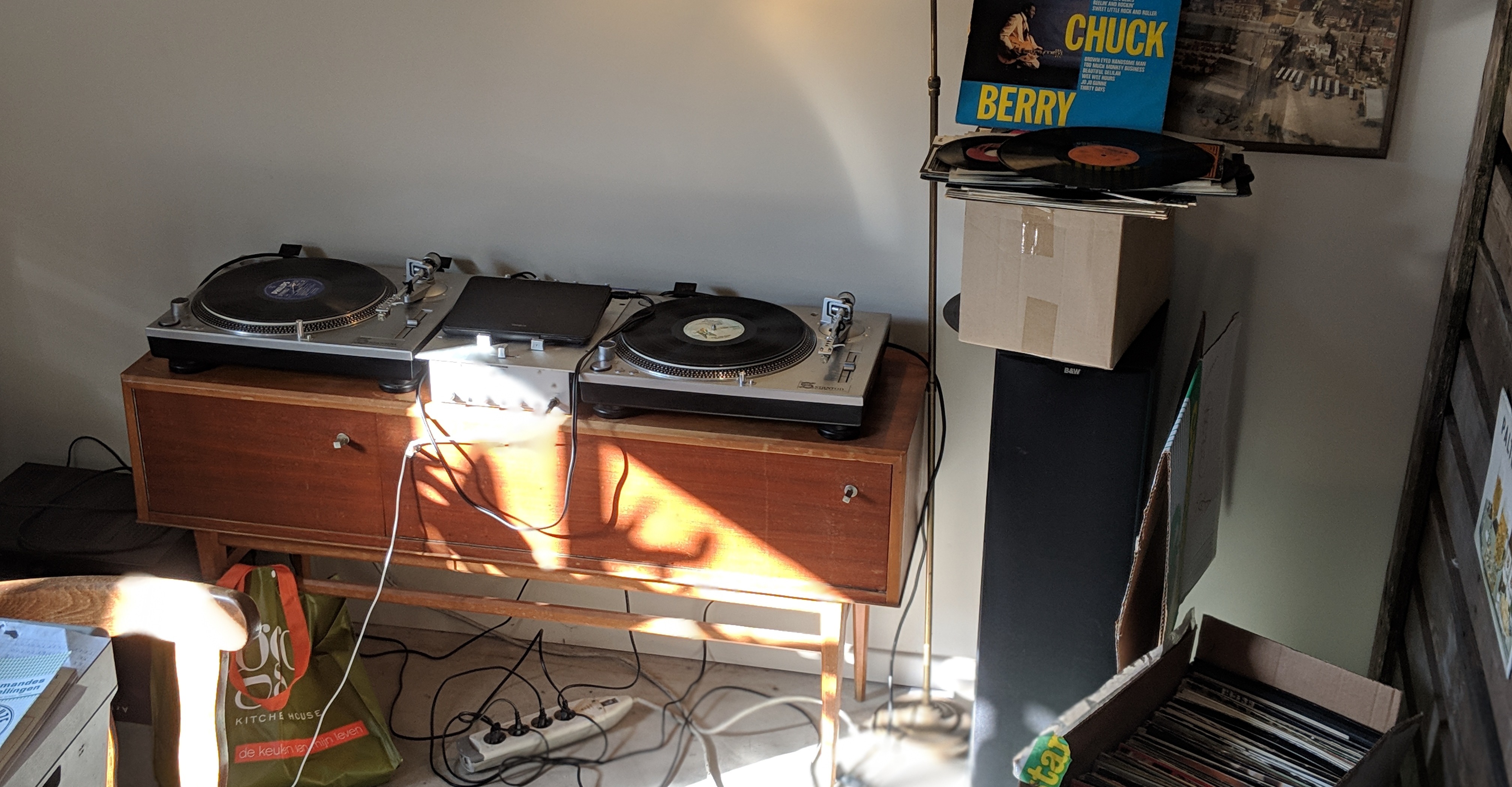 00100dPORTRAIT 00100 BURST20190223144432337 COVER