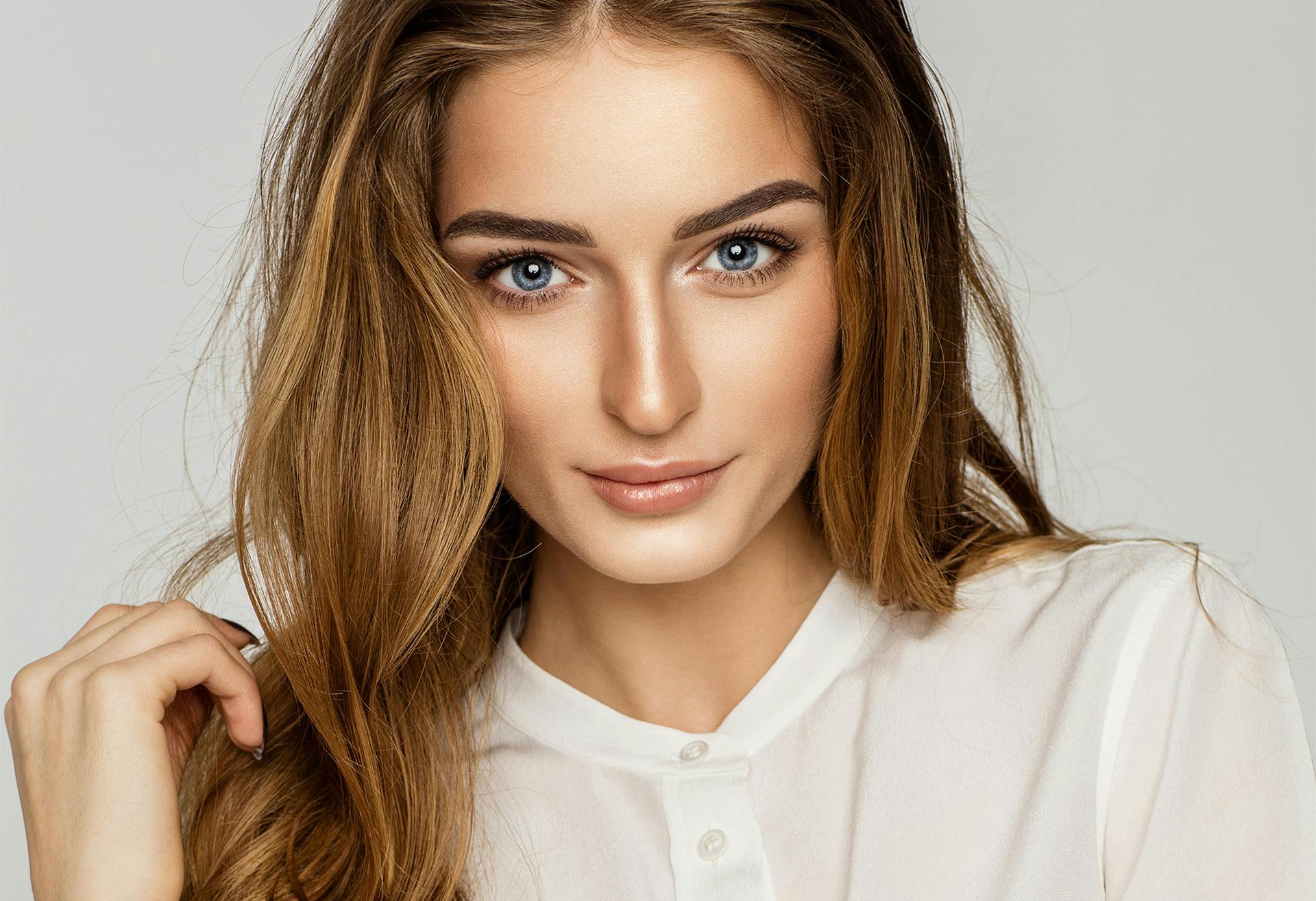 Woman looking into the camera