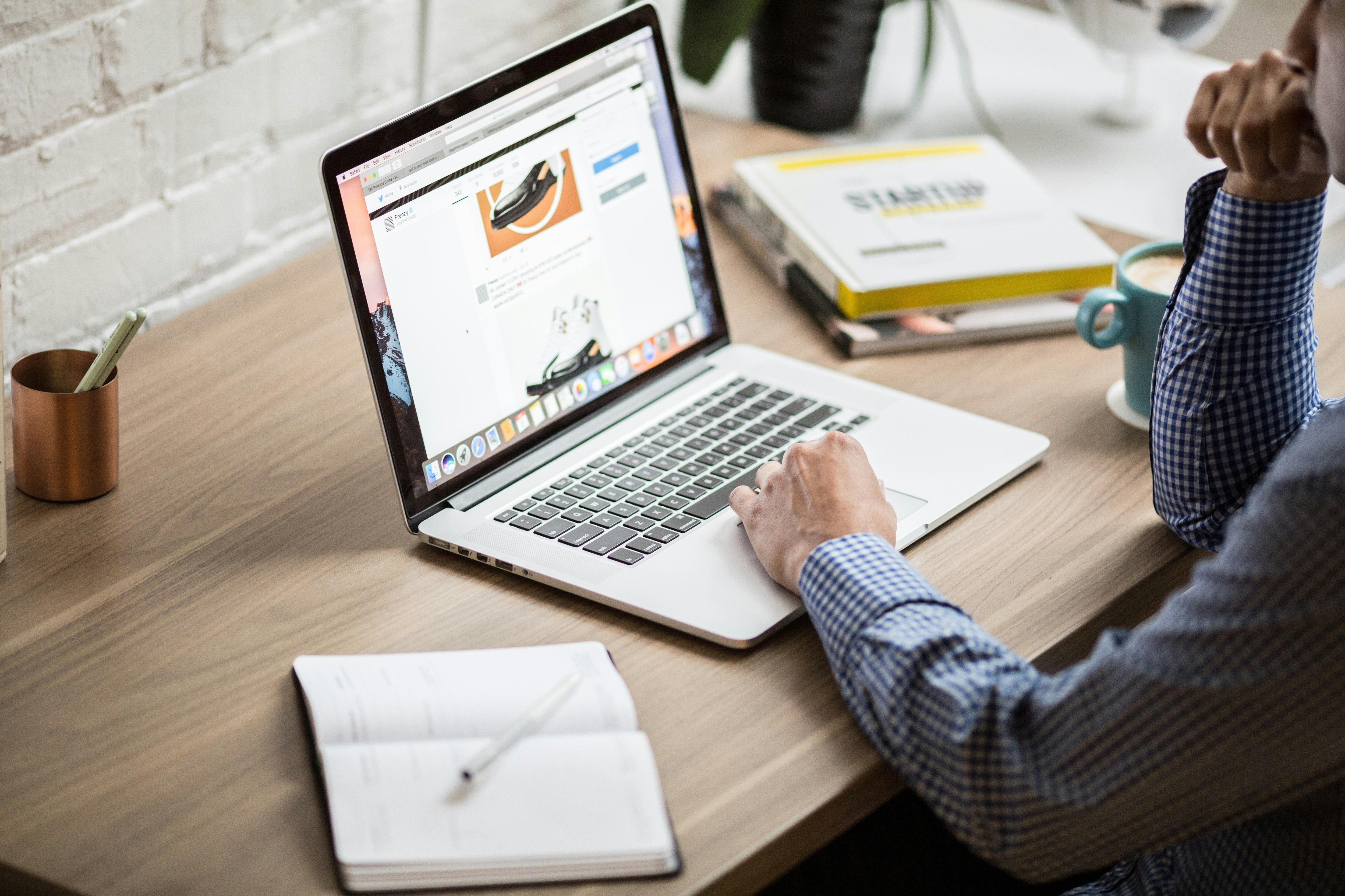Realizzazione sito web Un utente che cerca un'attività nel web