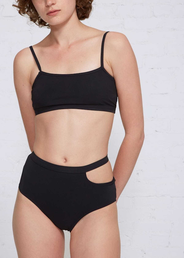 Top monochrome swimsuits for this Summer