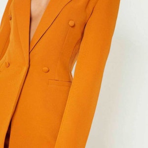  Fitted blazer dresses - the powerful trend from the Cruise season