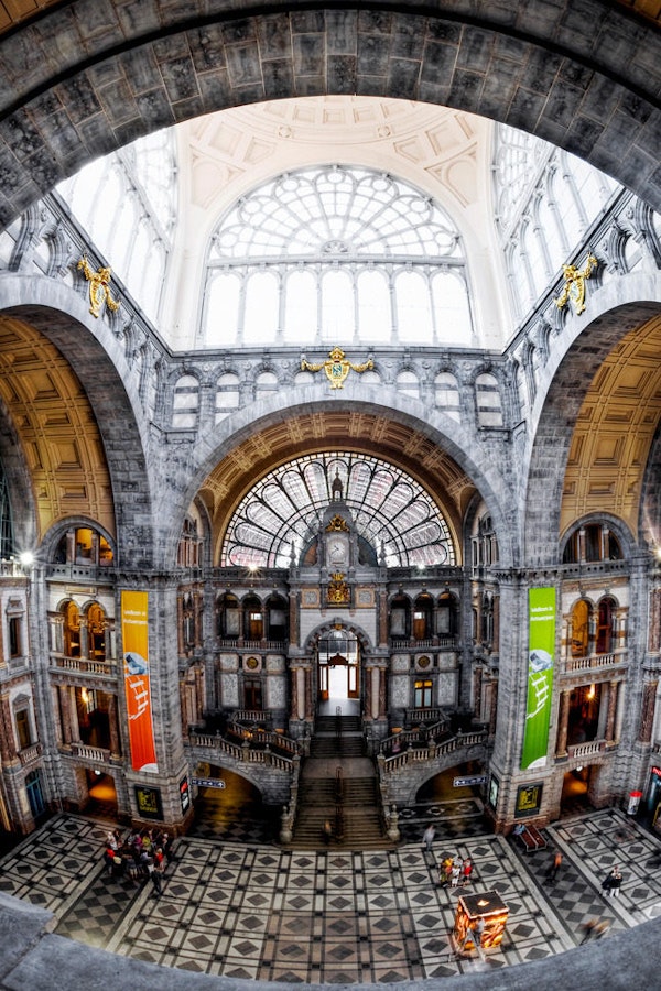 Bohemian shopping in Antwerp & Dries van Noten favorite places