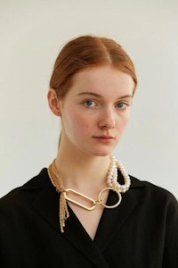 New trend: Heavy gold necklaces