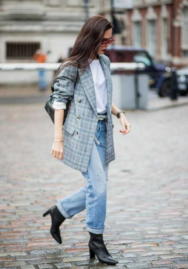 How to style baggy jeans