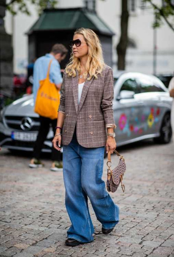 How to style baggy jeans