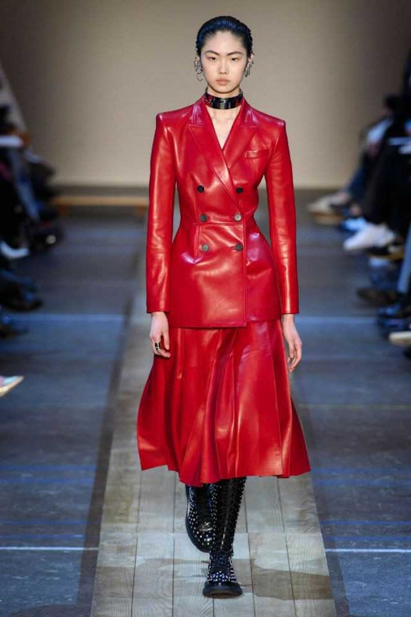 50 shades of red: the most fashionable color for leather items this fall