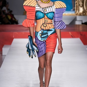 Women with character in Emilio Pucci, Moschino, Armani collections at MFW