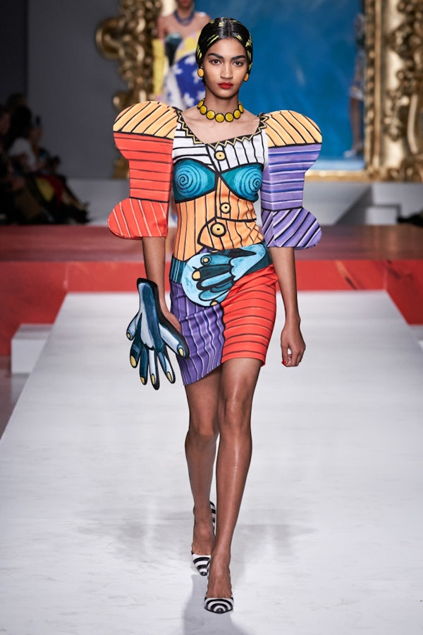 Women with character in Emilio Pucci, Moschino, Armani collections at MFW