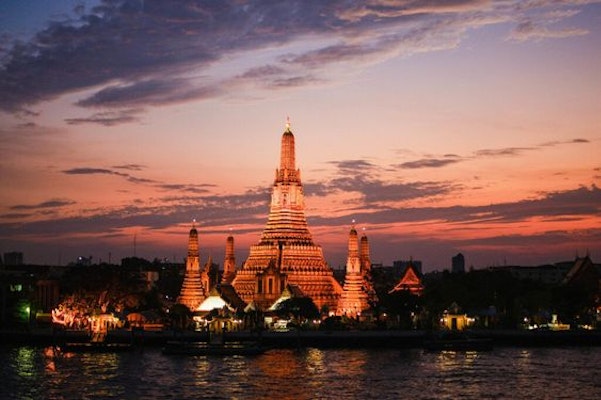 Exclusive fashion tour with your own stylist in Bangkok