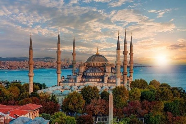 Exclusive fashion tour with your own stylist in Istanbul