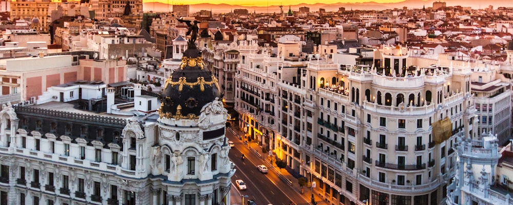 Exclusive fashion tour with your own stylist in Madrid