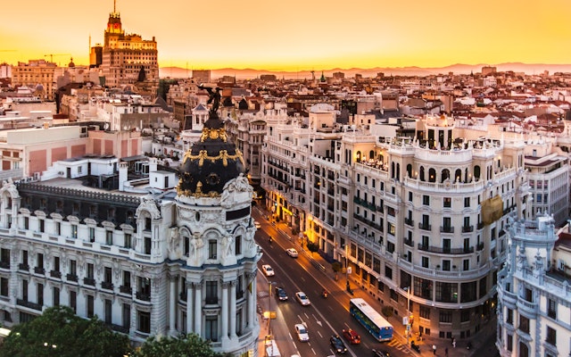 Exclusive fashion tour with your own stylist in Madrid