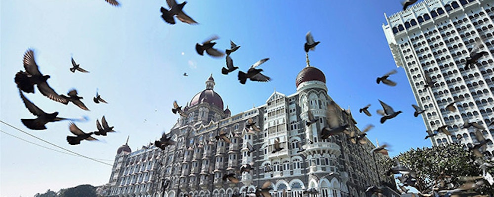 Luxury shopping tour with your own fashion stylist in Mumbai