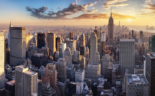 Luxury shopping tour with your own fashion stylist in New York