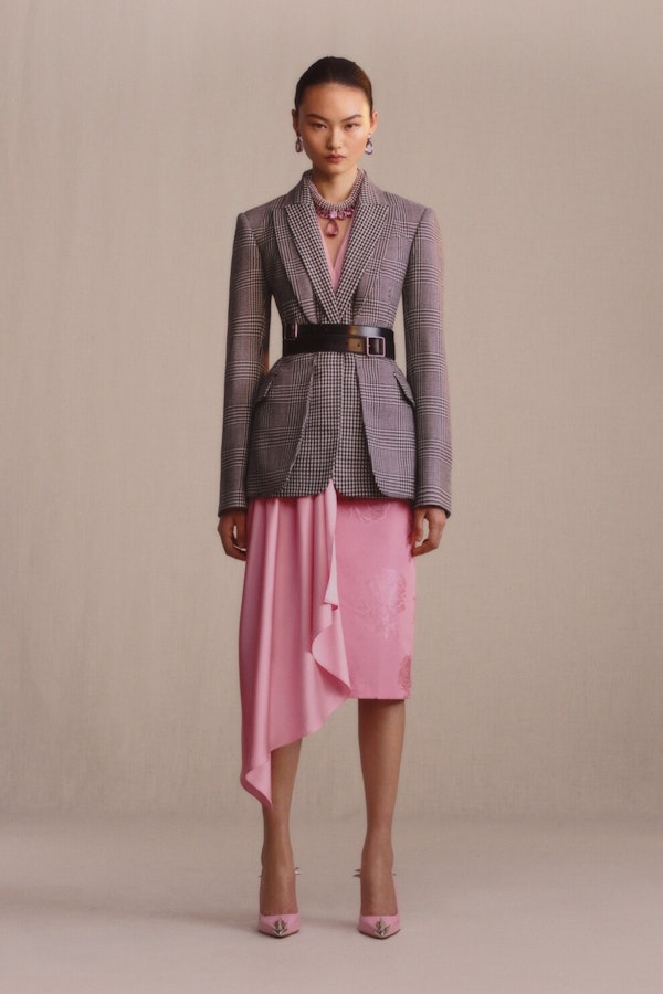 What to combine with checkered jackets this Fall