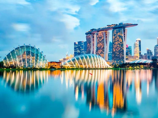 Luxury shopping tour with your own stylist in Singapore