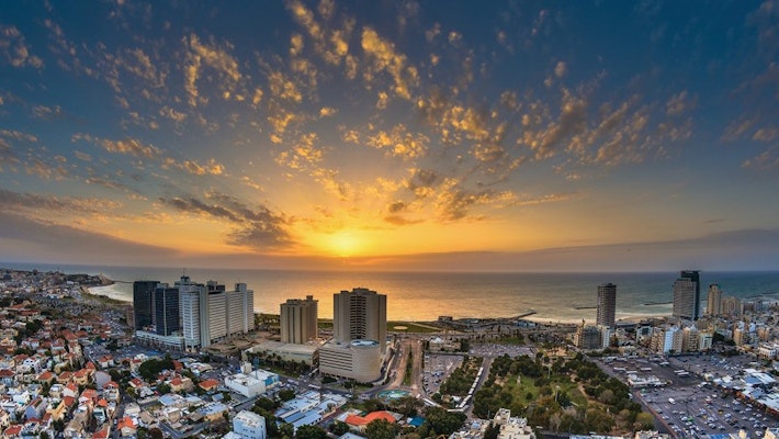 Luxury shopping tour with your own stylist in Tel Aviv