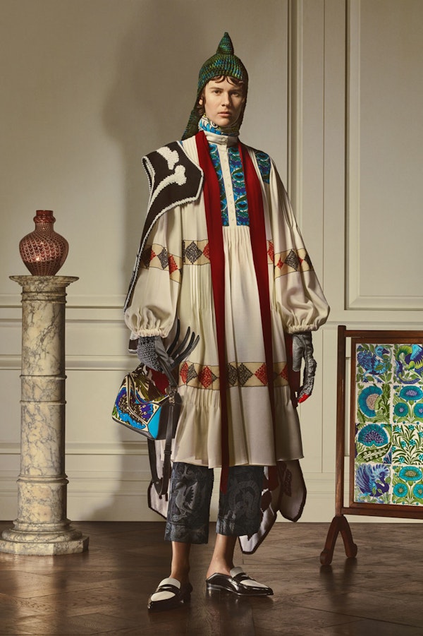 LOEWE's new capsule collection and interesting facts about the English brand 