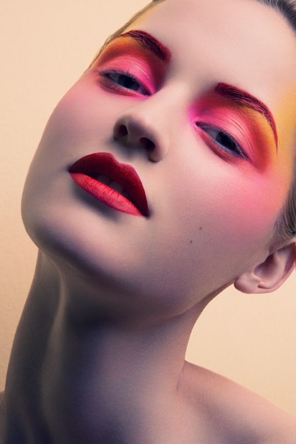 The  rules of bright makeup