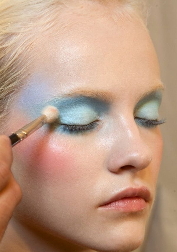 The  rules of bright makeup