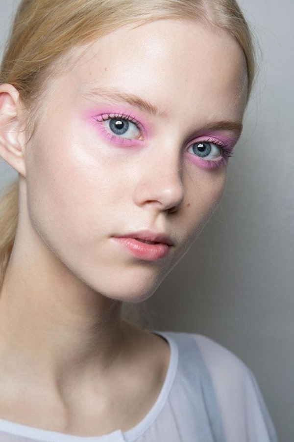 The  rules of bright makeup