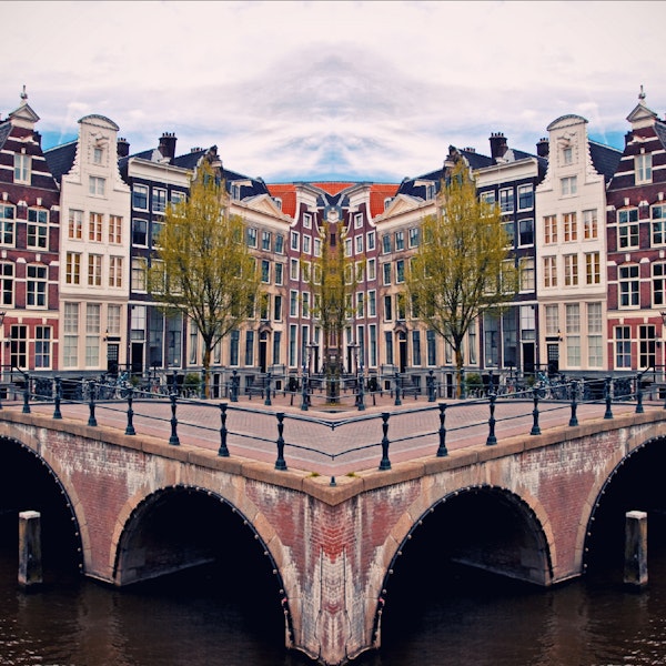 Mother - daughter shopping tour in Amsterdam