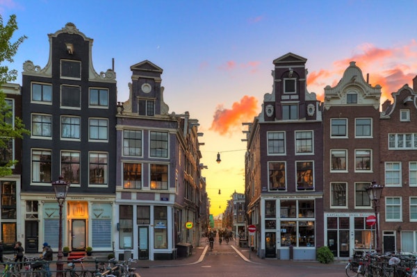 Mother - daughter shopping tour in Amsterdam