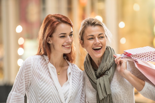 Mother - daughter shopping tour in Amsterdam