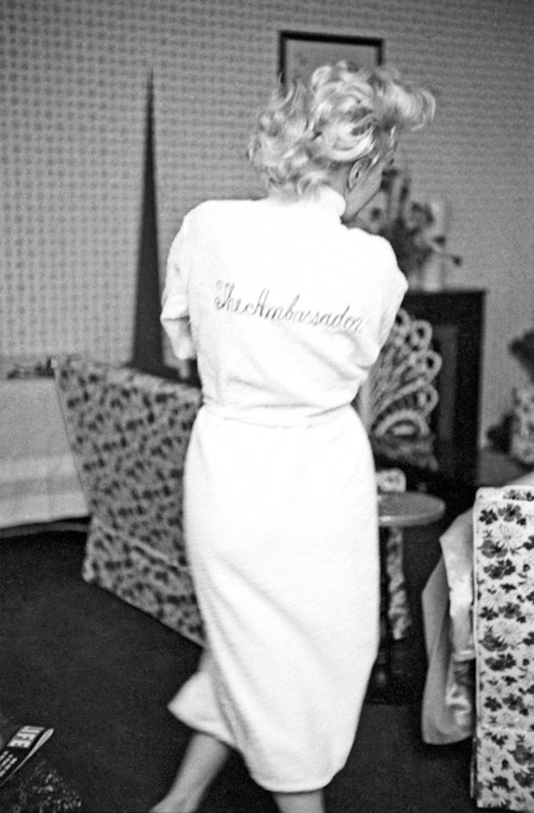 How Marilyn Monroe dressed at home 