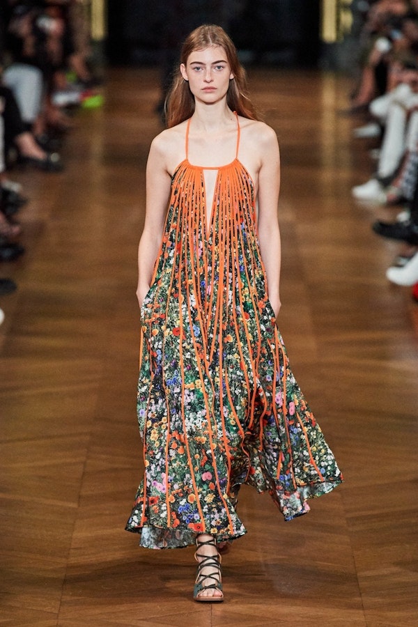 Blooming dresses to the floor - a fashion trend of the S/S season