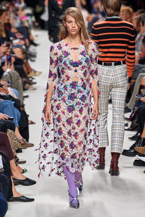 Blooming dresses to the floor - a fashion trend of the S/S season