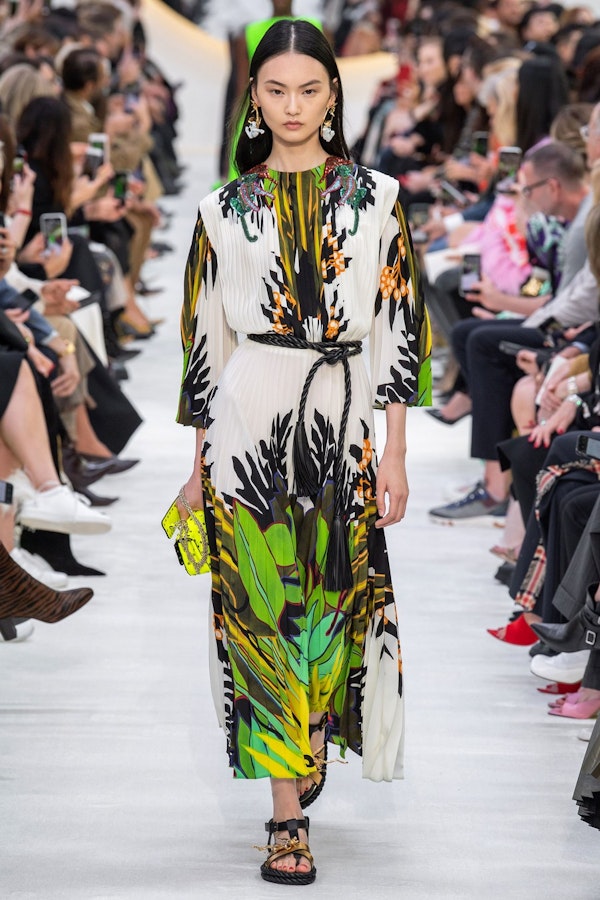 Blooming dresses to the floor - a fashion trend of the S/S season