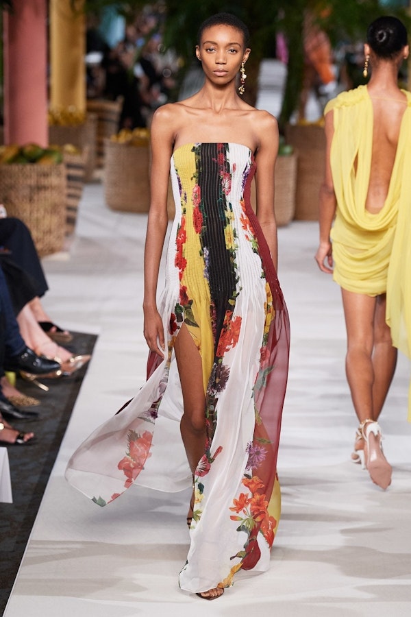 Blooming dresses to the floor - a fashion trend of the S/S season