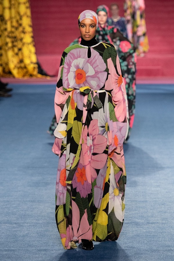 Blooming dresses to the floor - a fashion trend of the S/S season