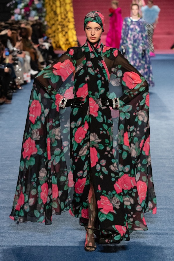 Blooming dresses to the floor - a fashion trend of the S/S season