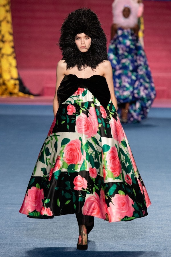 Blooming dresses to the floor - a fashion trend of the S/S season