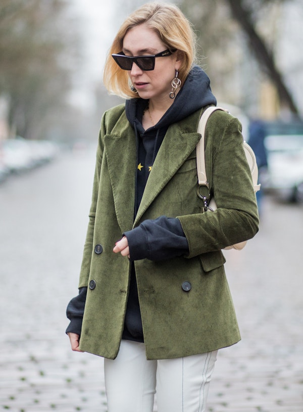 Street Style: What to wear with hoodie and sweatshirt this Spring 