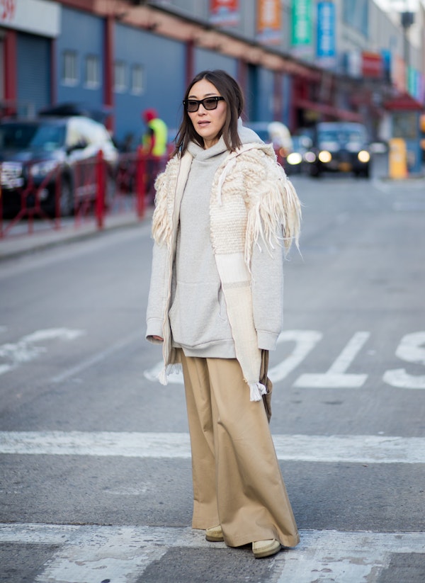 Street Style: What to wear with hoodie and sweatshirt this Spring 