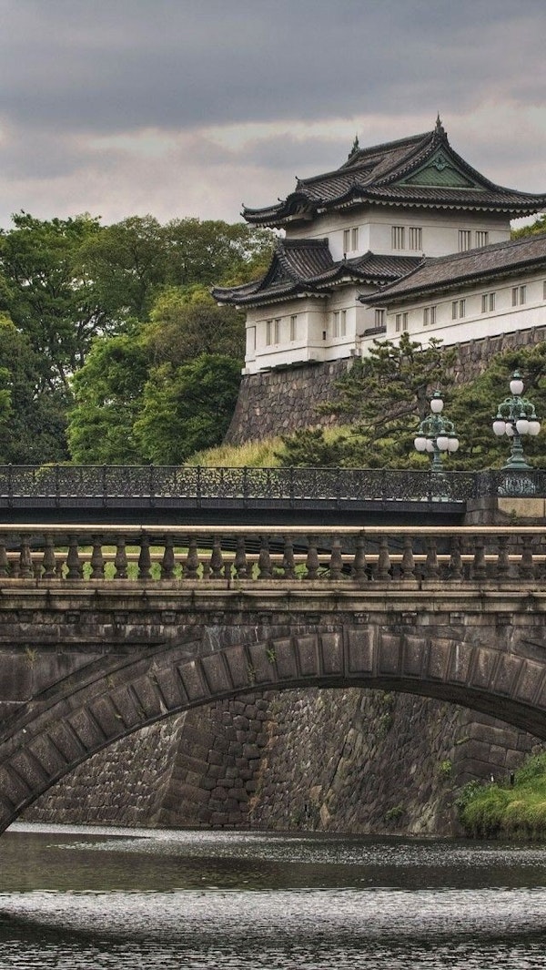 Travel guide for mysterious Tokyo