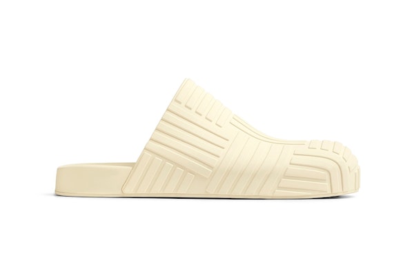 Summer-ready slides: Bottega Veneta new drop! 