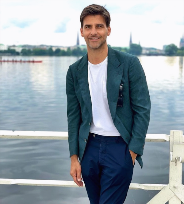 How to match the white t-shirt? The looks for him