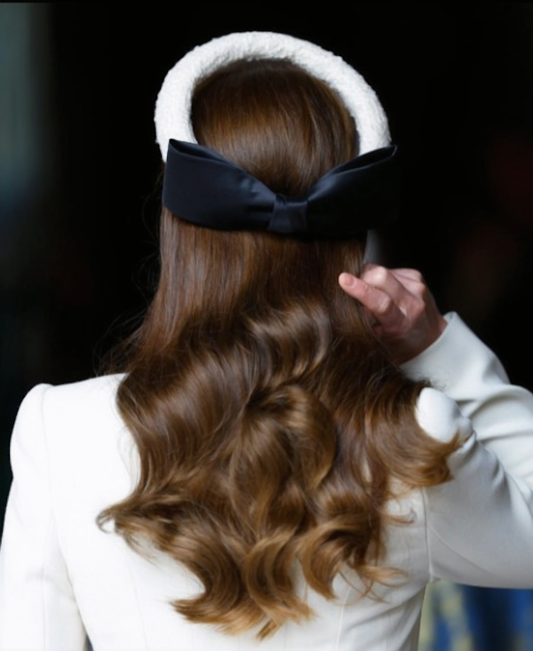 Hairstyles for the holidays, here comes the bow again