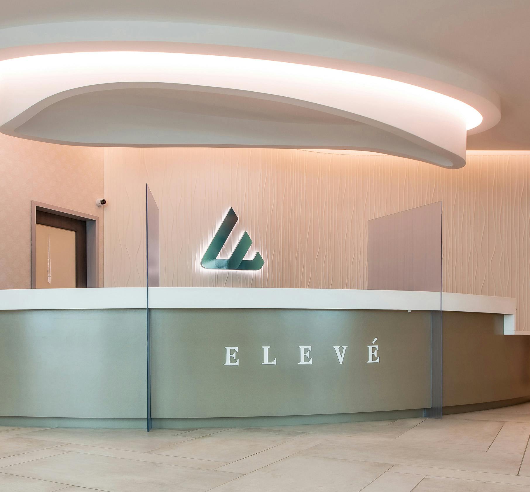 Elevé front desk