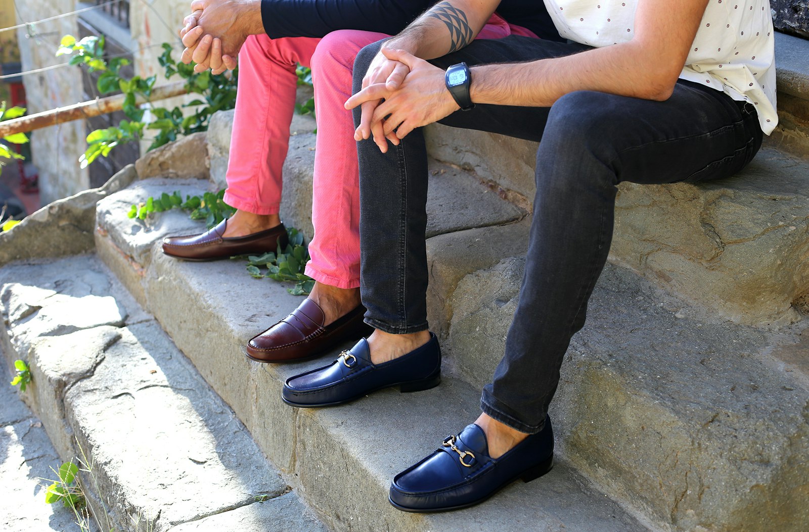 mocassino blu con morsetto collezione uomo Lepori  iindossati, in secondo piano mocassino Lepori collezione uomo marrone.
