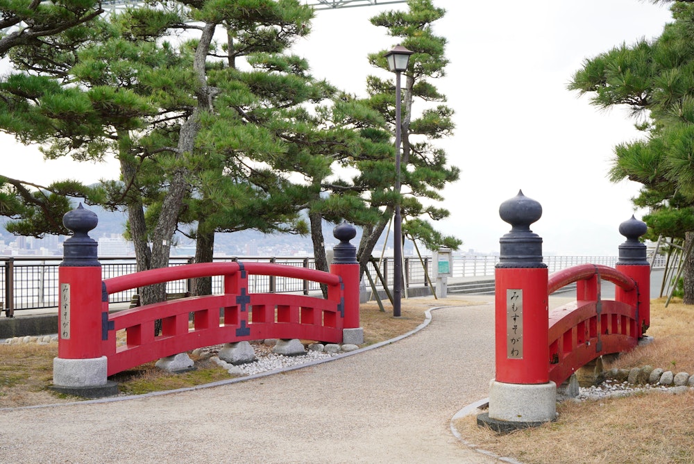 bridge in Dan-no-ura, Shimonoseki City, Yamaguchi Prefecture, in Mimosusogawa Park. The Japanese text for the bridge is "Mimosuso (Place Name) River".