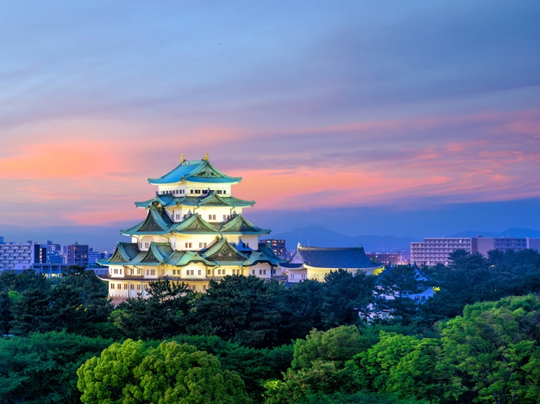 名古屋市の小グループウォーキングツアー