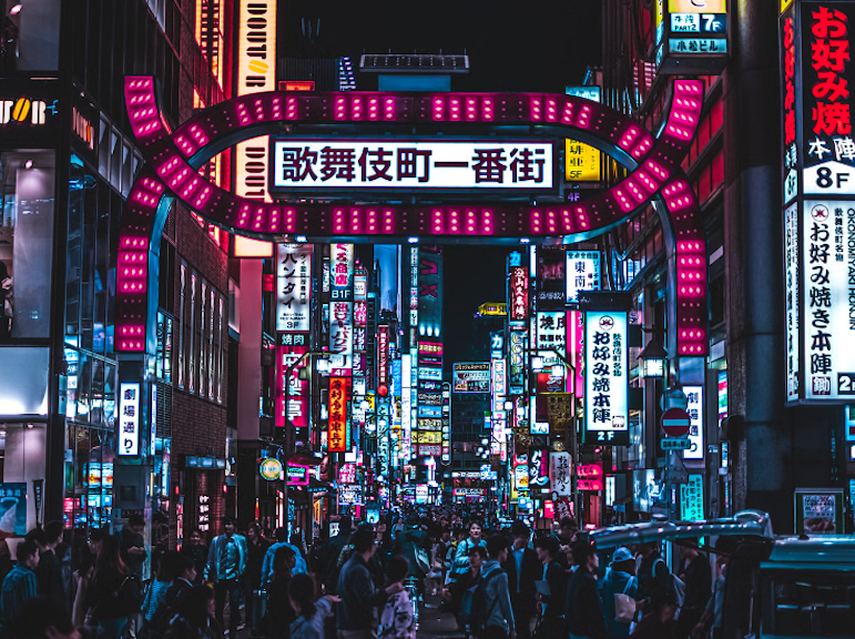 Explore Shinjuku's Golden-Gai: Evening Adventure with a Bar Expert