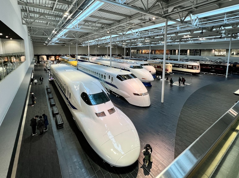 名古屋城とSCMAGLEVの最新技術を巡る半日ガイドツアー